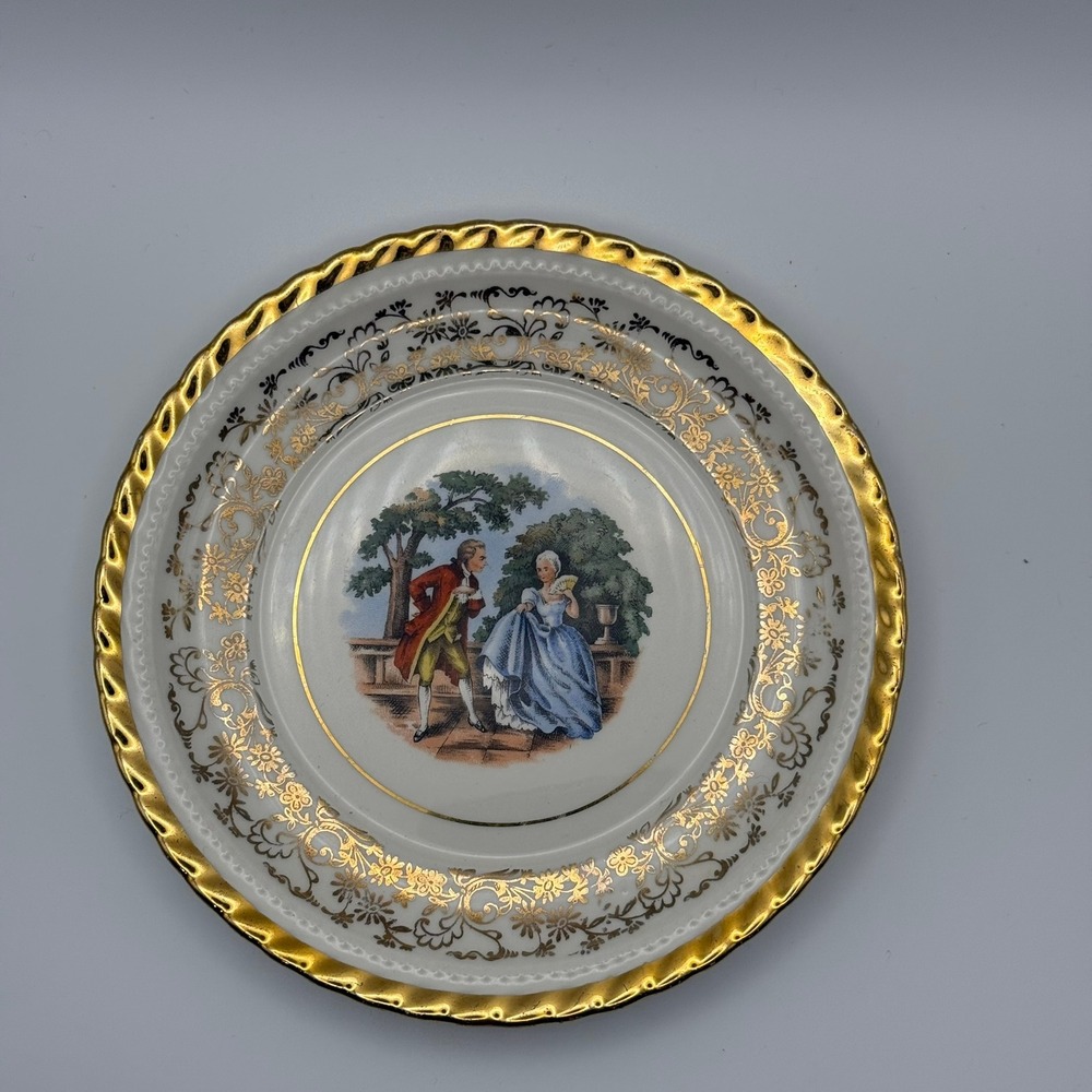 Atlas China Vintage‎ 22K Gold Courting Couple Decorative Plate 6 Inch Scalloped